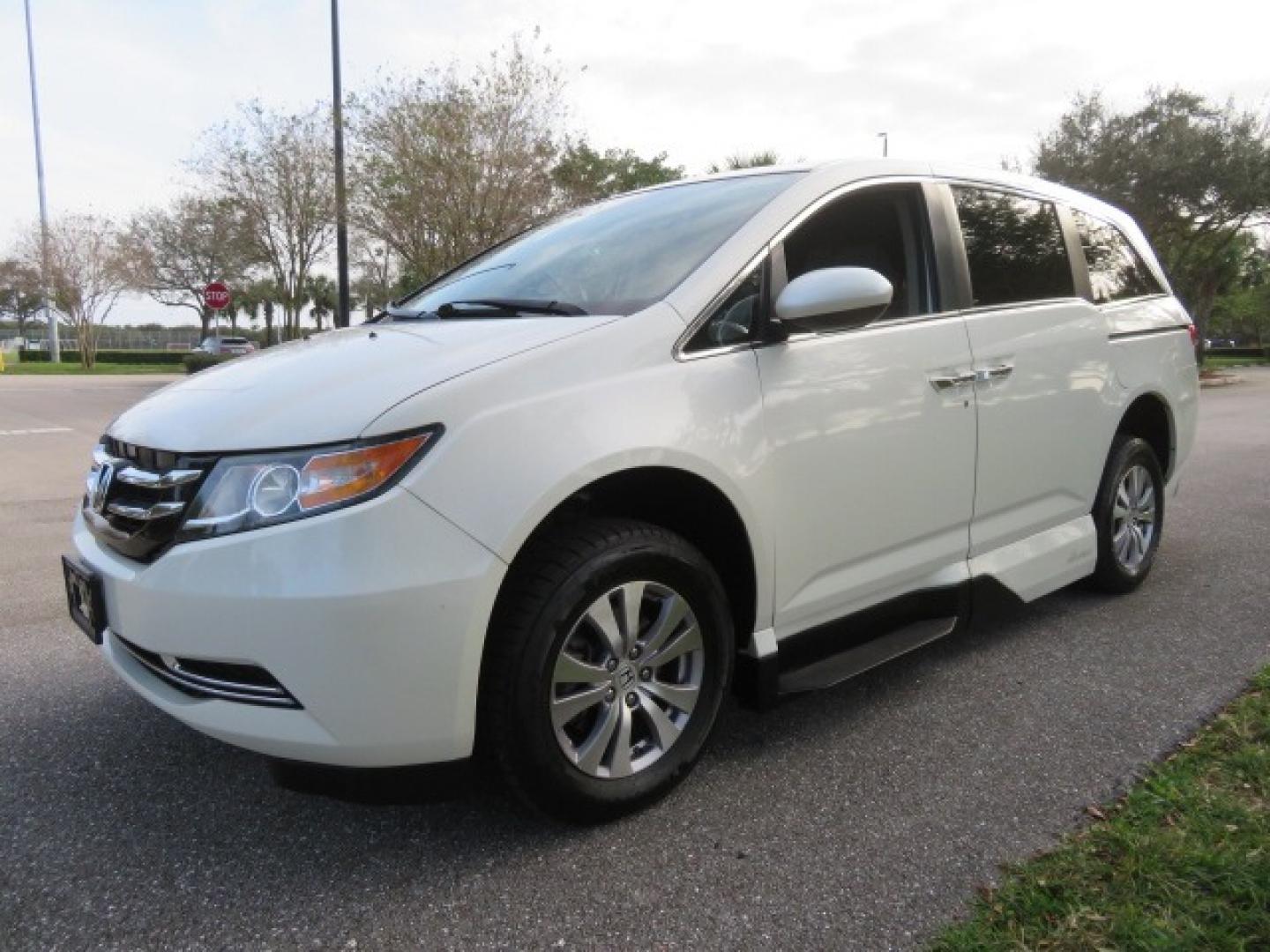 2016 White /Truffle Honda Odyssey (5FNRL5H63GB) , Automatic transmission, located at 4301 Oak Circle #19, Boca Raton, FL, 33431, (954) 561-2499, 26.388861, -80.084038 - You are looking at Gorgeous Pearl White Diamond 2016 Honda Odyssey EX-L VMI Northstar Handicap Wheelchair Conversion Van with 79K Original Miles, In-Floor Power Side Entry Ramp with Kneeling Van Function, Passenger Side 6 Way Transfer Seat, Quick Release Driver's Seat, Hand Controls, Tie Down System - Photo#10